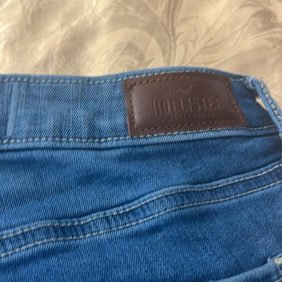 Hollister Women’s Distressed Skinny Jeans. Size 3R 26x29. - Picture 5 of 5
